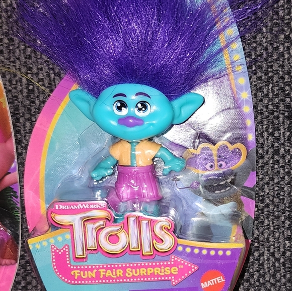 The DreamWorks Trolls Band Together Viva and Branch Small Dolls - Picture 3 of 5